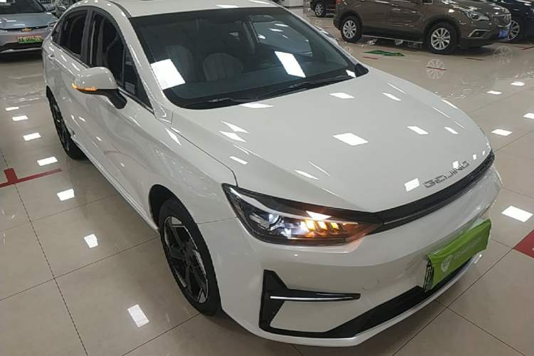 Used BAIC Beijing EU5 PLUS 2023 R500 Premium Edition Front Right 45 Deg