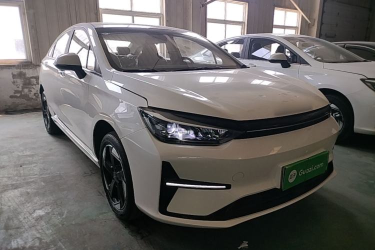 Used BAIC Beijing EU5 PLUS 2023 R600 Premium Edition Front Right 45 Deg
