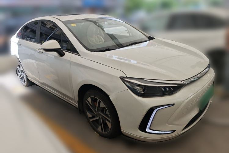 Used BAIC Beijing EU5 PLUS 2023 R500 Premium Edition Front Right 45 Deg