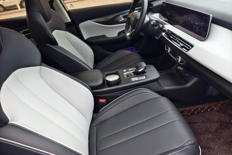 Used BAIC Beijing EU5 PLUS 2023 R600 Premium Edition Interior 6