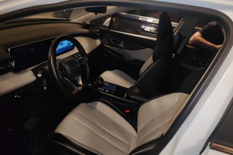 Used BAIC Beijing EU5 PLUS 2023 R600 Premium Edition Left Front Seat