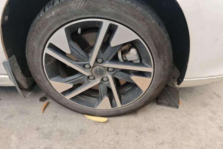 Used BAIC Beijing EU5 PLUS 2023 R500 Premium Edition Right Front Wheel Hub