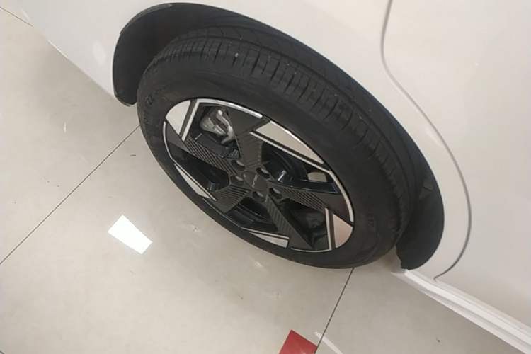 Used BAIC Beijing EU5 PLUS 2023 R500 Premium Edition Right Rear Wheel Hub