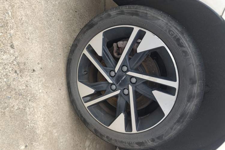 Used BAIC Beijing EU5 PLUS 2023 R500 Premium Edition Right Rear Wheel Hub