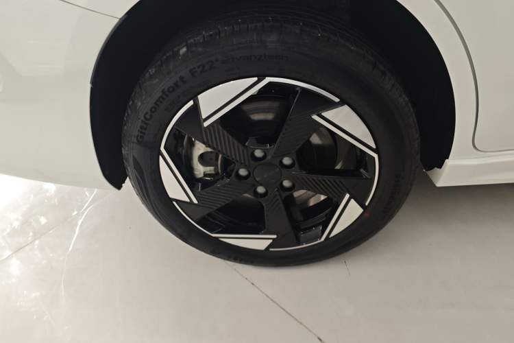 Used BAIC Beijing EU5 PLUS 2023 R500 Premium Edition Right Rear Wheel Hub