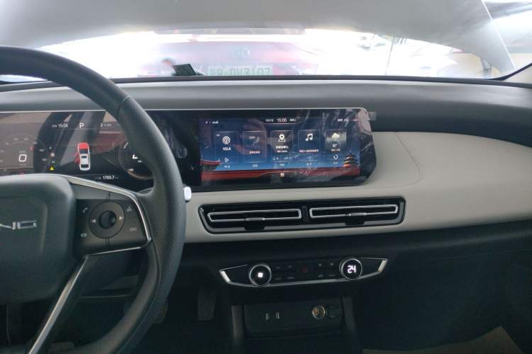 Used BAIC Beijing EU5 PLUS 2024 R600 Premium Travel Edition Audio And AC Panel