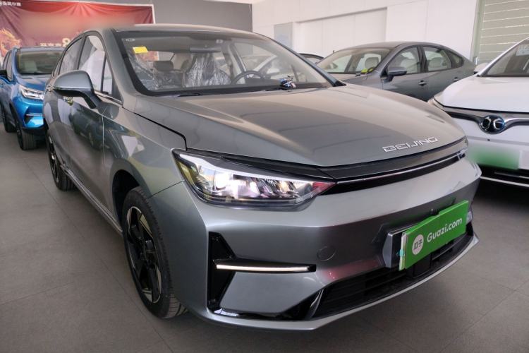 Used BAIC Beijing EU5 PLUS 2024 R600 Premium Travel Edition Front Right 45 Deg
