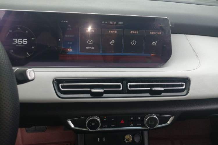 Used BAIC Beijing EU5 PLUS 2024 R600 Premium Travel Edition Audio And AC Panel
