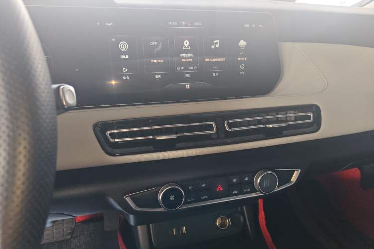 Used BAIC Beijing EU5 PLUS 2024 R500 Standard Travel Edition Audio And AC Panel