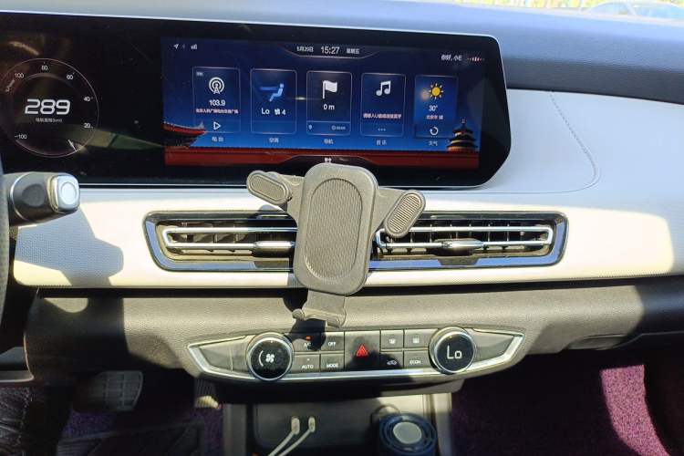 Used BAIC Beijing EU5 PLUS 2024 R600 Premium Edition Audio And AC Panel