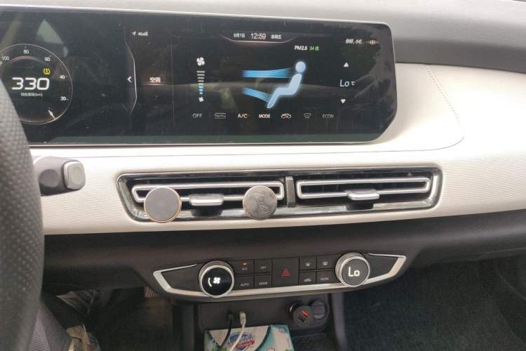 Used BAIC Beijing EU5 PLUS 2024 R600 Premium Travel Edition Audio And AC Panel