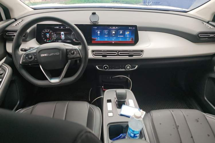 Used BAIC Beijing EU5 PLUS 2024 R500 Standard Travel Edition Center Console