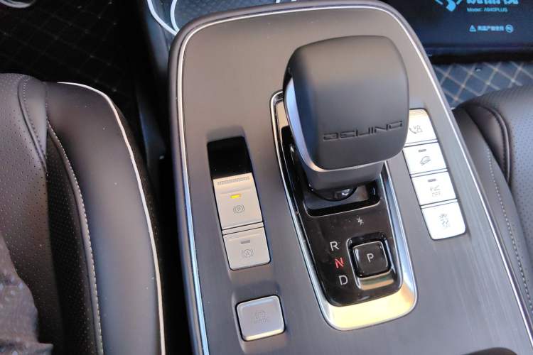 Used BAIC Beijing EU5 PLUS 2024 R600 Premium Travel Edition Gear Lever