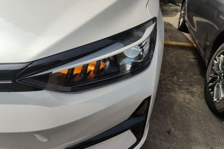 Used BAIC Beijing EU5 PLUS 2024 R500 Standard Travel Edition Left Front Headlight