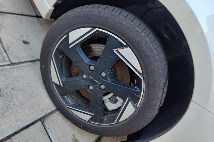 Used BAIC Beijing EU5 PLUS 2024 R600 Premium Travel Edition Right Front Wheel Hub