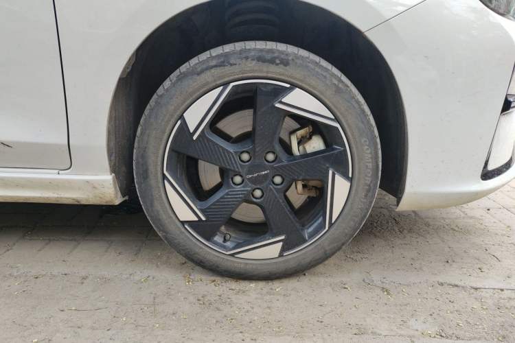 Used BAIC Beijing EU5 PLUS 2024 R600 Premium Travel Edition Right Front Wheel Hub
