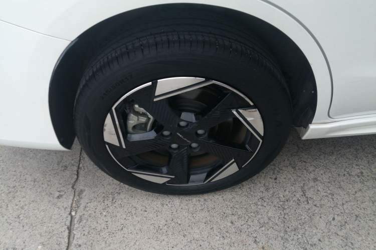 Used BAIC Beijing EU5 PLUS 2024 R600 Premium Travel Edition Right Rear Wheel Hub