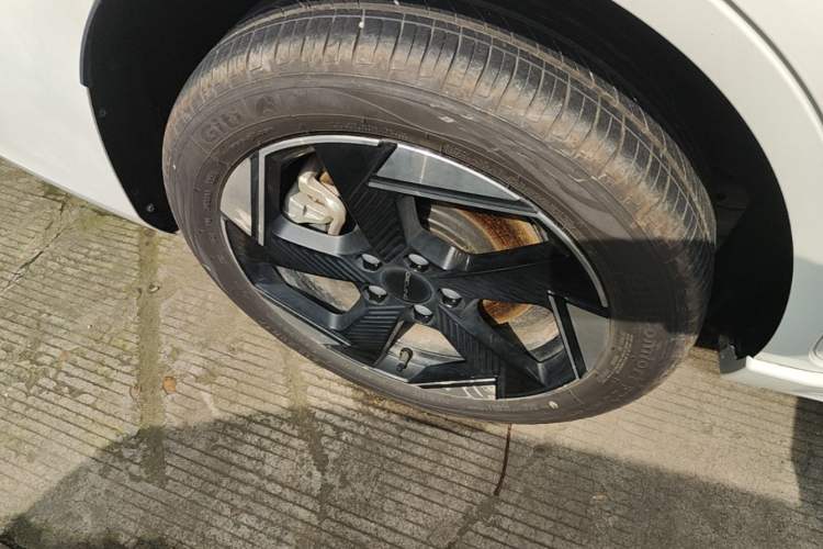 Used BAIC Beijing EU5 PLUS 2024 R500 Standard Travel Edition Right Rear Wheel Hub