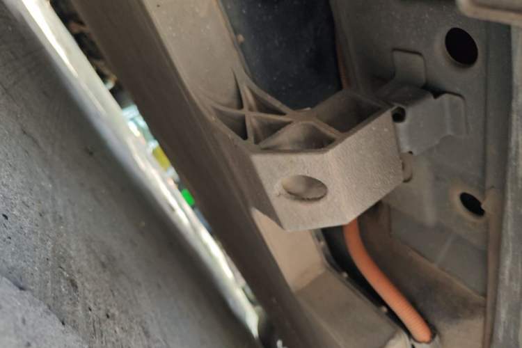 Used BAIC Beijing EU7 2019 Yifeng Edition Chassis Rear Right