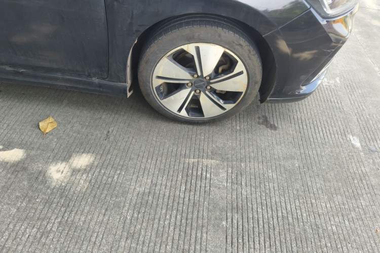 Used BAIC Beijing EU7 2019 Yishang Edition Right Front Wheel Hub