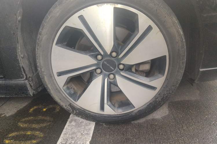 Used BAIC Beijing EU7 2019 Yifeng Edition Right Front Wheel Hub