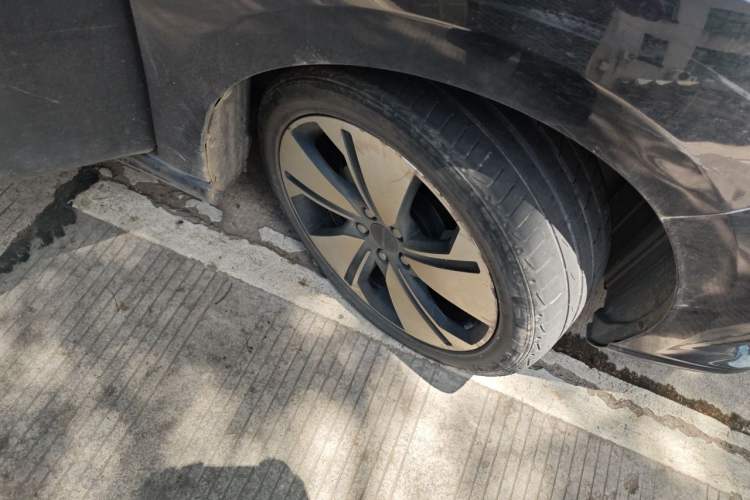 Used BAIC Beijing EU7 2019 Yifeng Edition Right Front Wheel Hub