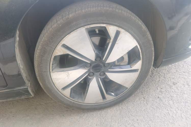 Used BAIC Beijing EU7 2019 Yishang Edition Right Front Wheel Hub