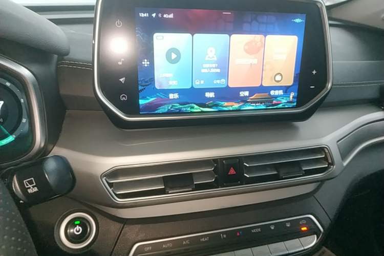 Used BAIC Beijing EX3 2019 R600 Trendy Edition Audio And AC Panel
