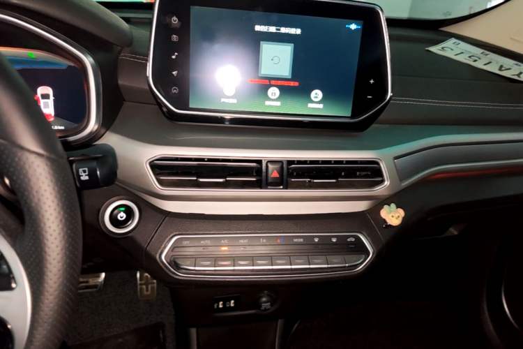 Used BAIC Beijing EX3 2019 R600 Trendy Edition Audio And AC Panel