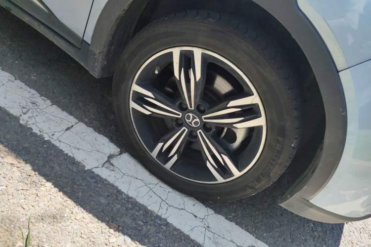 Used BAIC Beijing EX3 2019 R600 Strong Wind Edition Right Front Wheel Hub