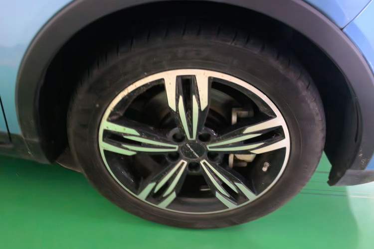 Used BAIC Beijing EX3 2019 R600 Strong Wind Edition Right Front Wheel Hub