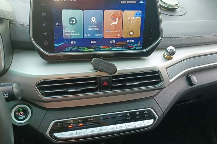 Used BAIC Beijing EX3 2019 R600 Trendy Edition Audio And AC Panel