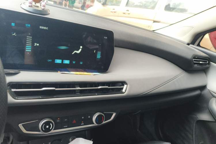 Used BAIC Beijing U5 PLUS 2021 1.5L CVT Luxury Edition Audio And AC Panel