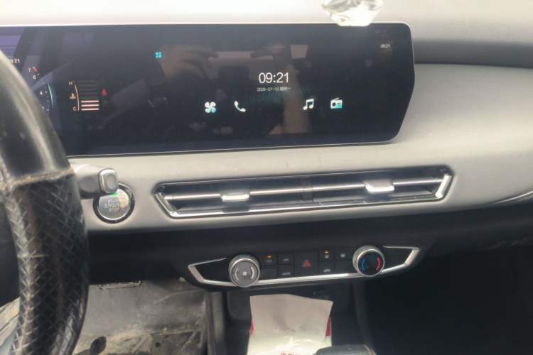 Used BAIC Beijing U5 PLUS 2021 1.5L CVT Luxury Edition Audio And AC Panel