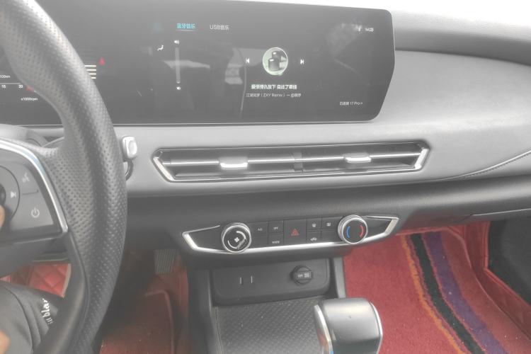 Used BAIC Beijing U5 PLUS 2021 1.5L CVT Luxury Edition Audio And AC Panel
