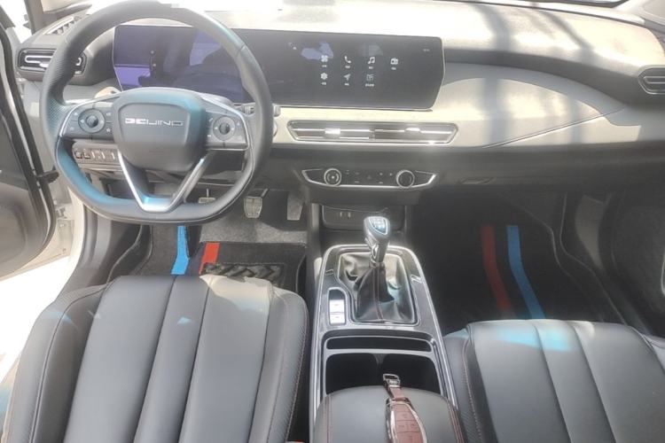 Used BAIC Beijing U5 PLUS 2021 1.5L Manual Luxury Edition Center Console