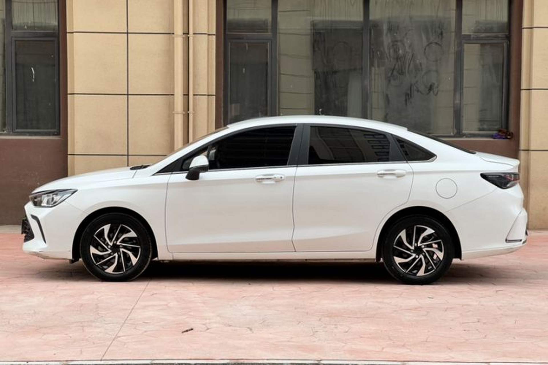Used BAIC Beijing U5 PLUS 2021 1.5L CVT Luxury Edition Exterior 2