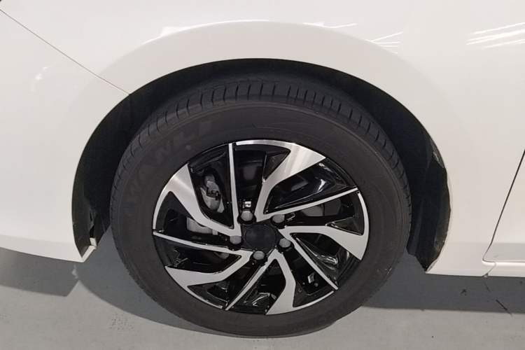 Used BAIC Beijing U5 PLUS 2021 1.5L CVT Luxury Edition Left Front Wheel Hub