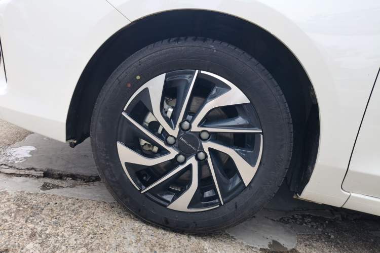 Used BAIC Beijing U5 PLUS 2021 1.5L Manual Prestige Edition Left Front Wheel Hub