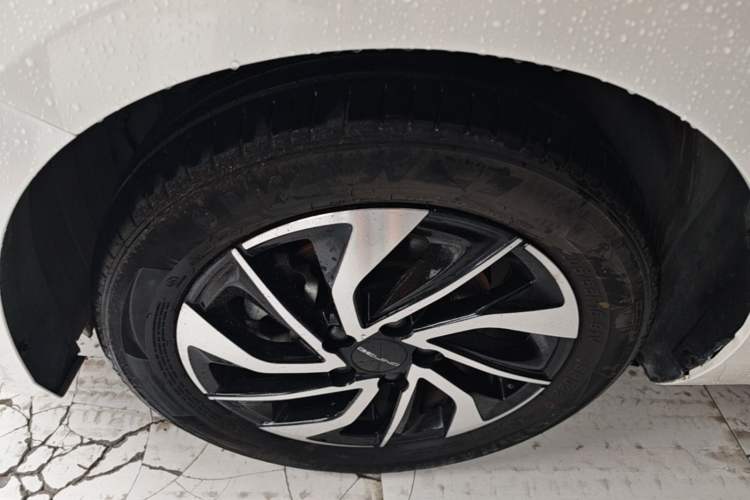Used BAIC Beijing U5 PLUS 2021 1.5L CVT Luxury Edition Left Front Wheel Hub