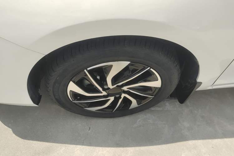 Used BAIC Beijing U5 PLUS 2021 1.5L Manual Luxury Edition Left Front Wheel Hub