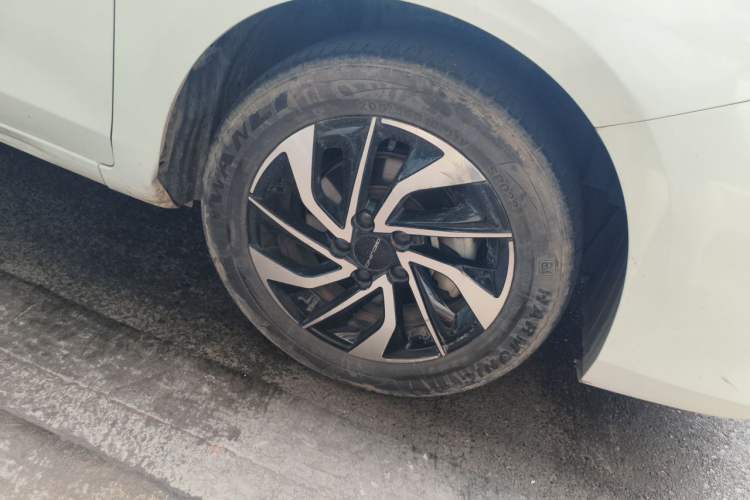 Used BAIC Beijing U5 PLUS 2021 1.5L CVT Luxury Edition Right Front Wheel Hub