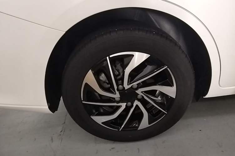Used BAIC Beijing U5 PLUS 2021 1.5L CVT Luxury Edition Right Rear Wheel Hub