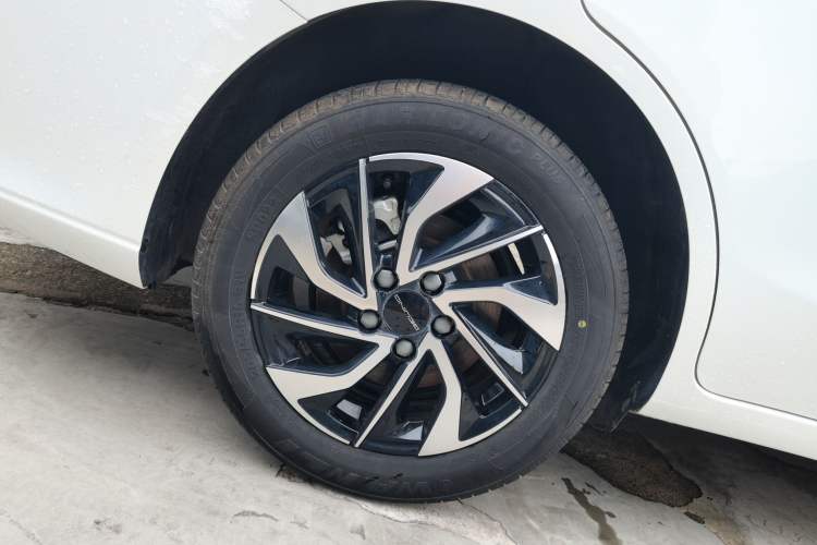 Used BAIC Beijing U5 PLUS 2021 1.5L Manual Prestige Edition Right Rear Wheel Hub