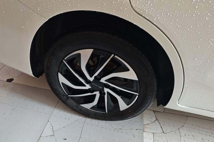 Used BAIC Beijing U5 PLUS 2021 1.5L CVT Luxury Edition Right Rear Wheel Hub