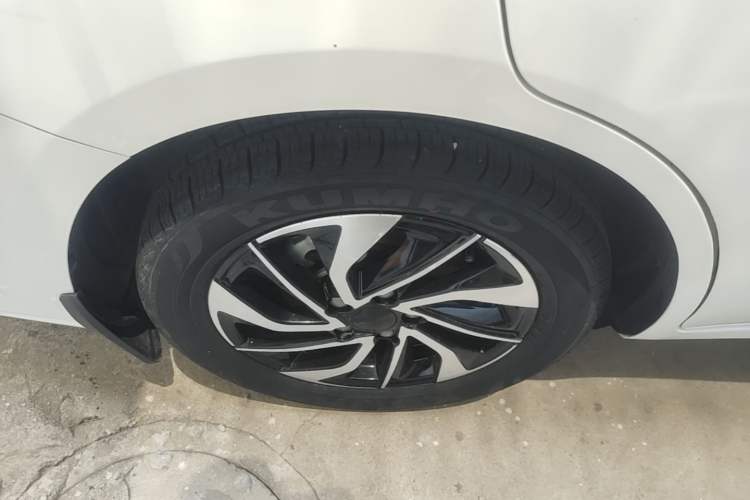 Used BAIC Beijing U5 PLUS 2021 1.5L Manual Luxury Edition Right Rear Wheel Hub