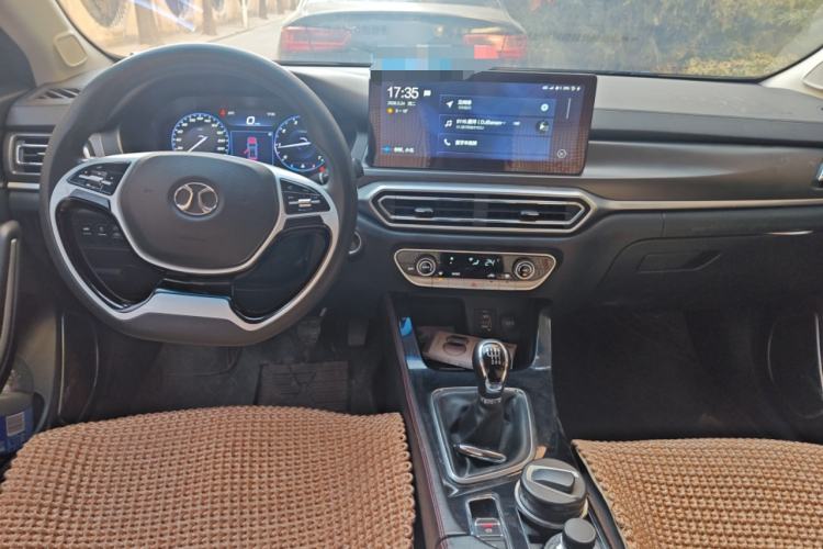 Used BAIC Beijing U7 2019 1.5T Manual Elite Version China VI Center Console