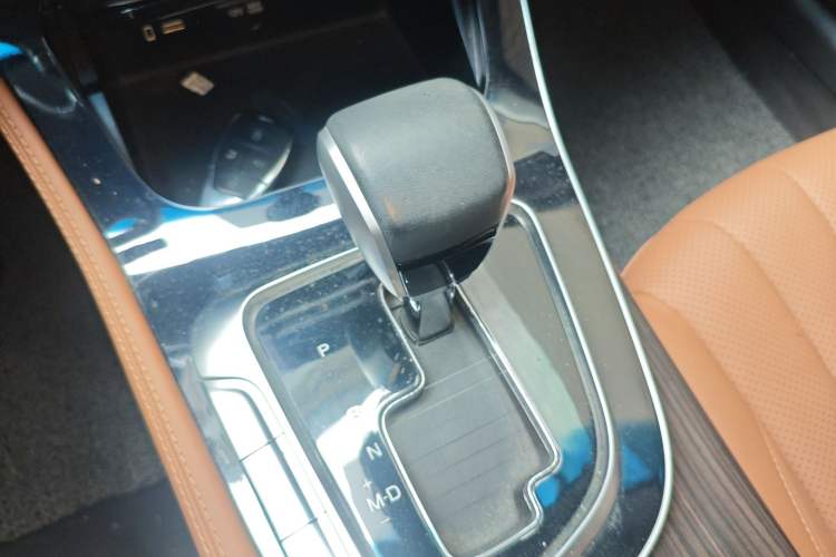 Used BAIC Beijing U7 2019 1.5T CVT New Smart Version China VI Emission Standard Gear Lever