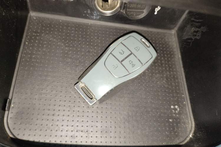 Used BAIC Beijing U7 2019 1.5T CVT New Smart Version China VI Emission Standard Vehicle Key