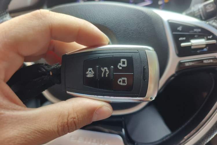 Used BAIC Beijing U7 2019 1.5T CVT New Smart Version China VI Emission Standard Vehicle Key